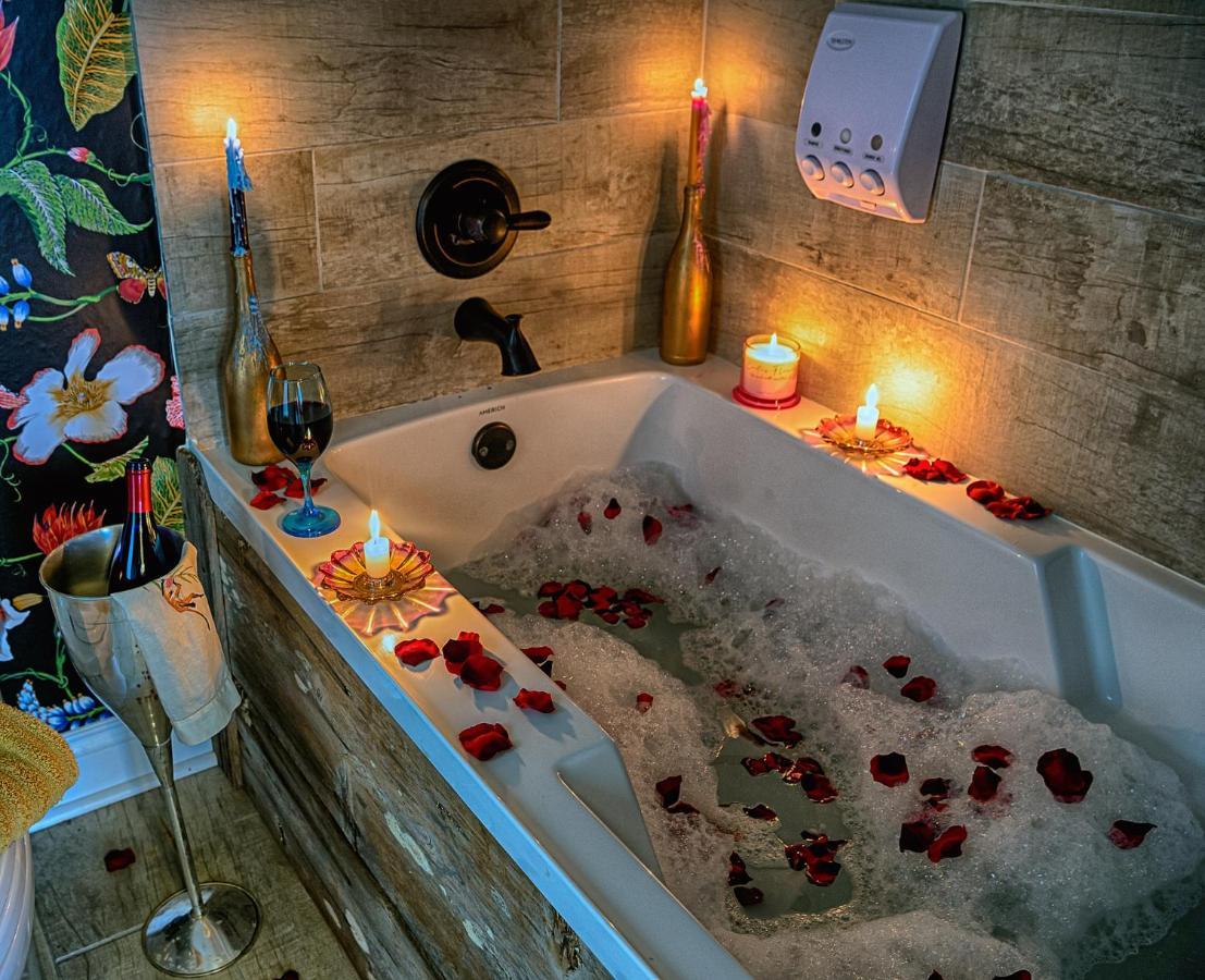Chateau Royale, Pet Friendly, On Bayou, Downtown! New Iberia Exteriör bild