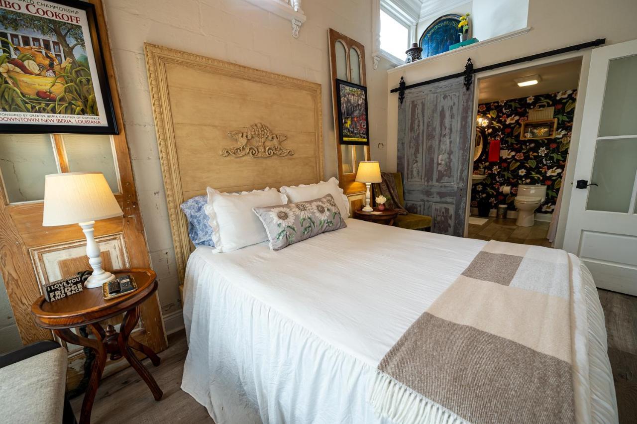 Chateau Royale, Pet Friendly, On Bayou, Downtown! New Iberia Exteriör bild